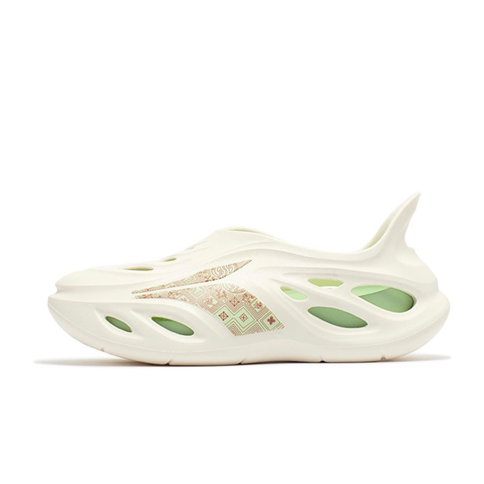 361° Swimming Whale 1 'White'