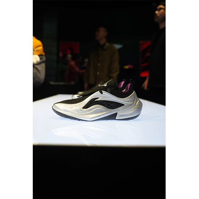 LINING JB 4 CONFERENCE: ASTONISHING BUT UNINTERESTED.