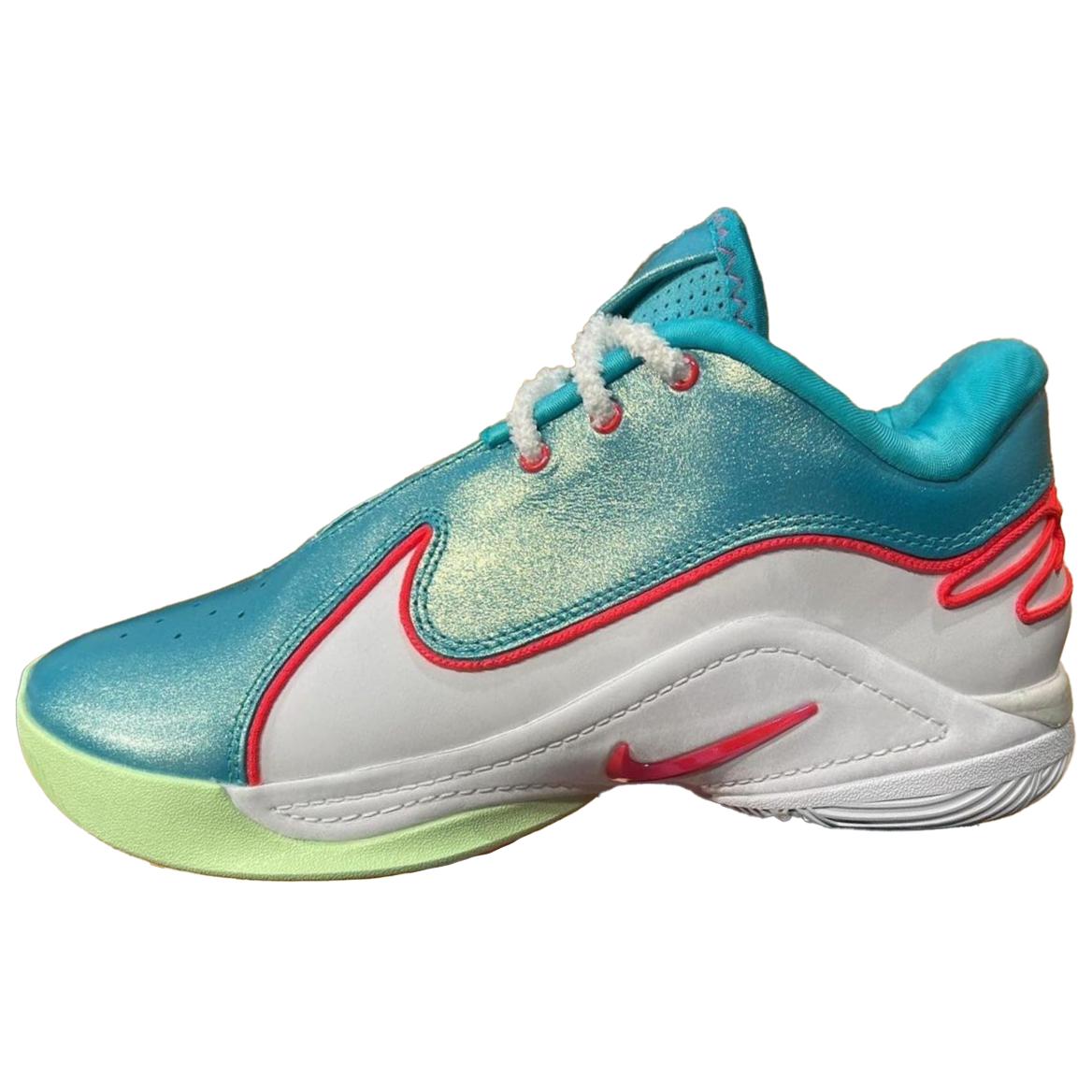 Nike LeBron 22 'Christmas'
